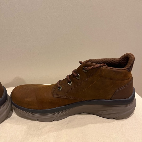 Skechers 11M Brown D’Lux Walker Leather Cushioned Boots - Picture 8 of 9